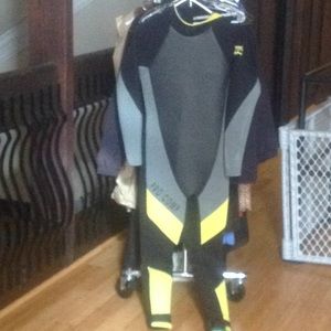 Women's size small wetsuit